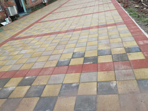 在生產(chǎn)透水磚時(shí)需要留意那些事項(xiàng)？